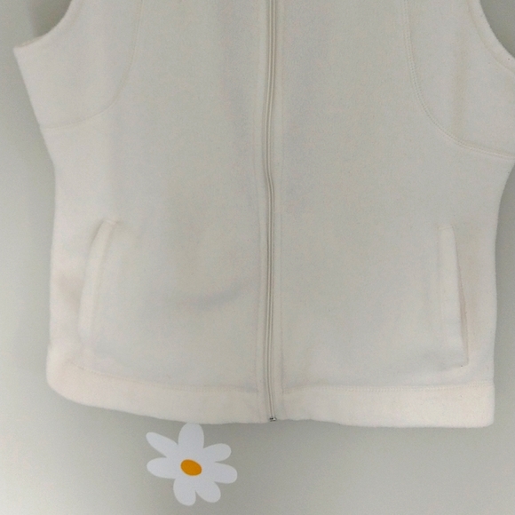 DONATING SOON Kim Rogers Petite Off White / Cream Fuzzy Zip-Up Vest Pockets - Picture 7 of 10